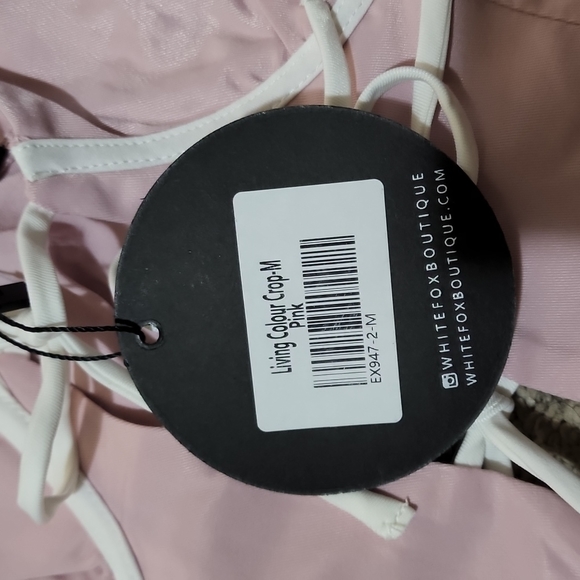 White fox living colour crop - Picture 2 of 4